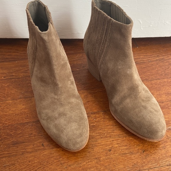 Vince. Haider Sport Suede Ankle Bootie Beige - Picture 2 of 5